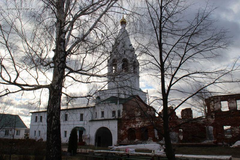 Колокольня с церковью Михаила Малеина