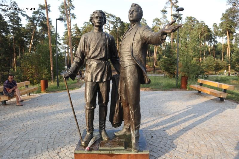 Памятник Горькому и Шаляпину