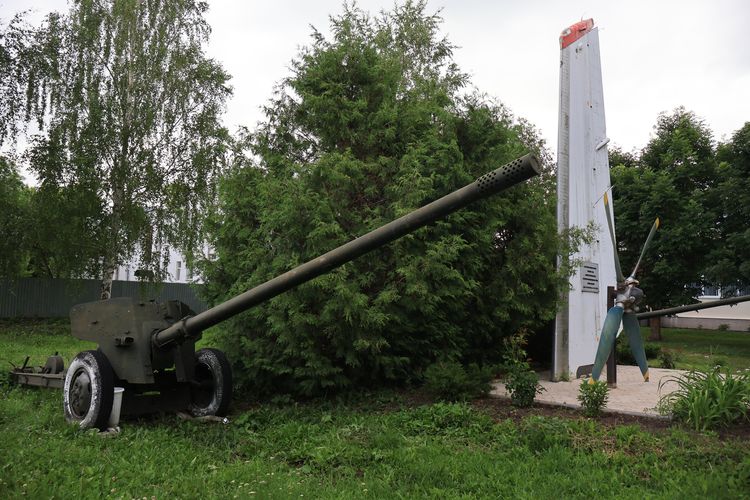 Памятник «Военным лётчикам, погибшим в годы ВОВ» в Большом Болдине Памятник «Военным лётчикам, погибшим в годы ВОВ» в Большом Болдине